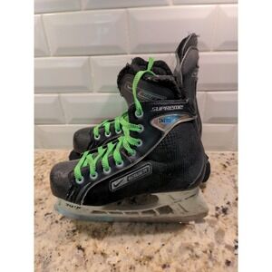 Bauer Nike one05 Supreme ice Skates sz. Us 4r, shoe size 5 youth